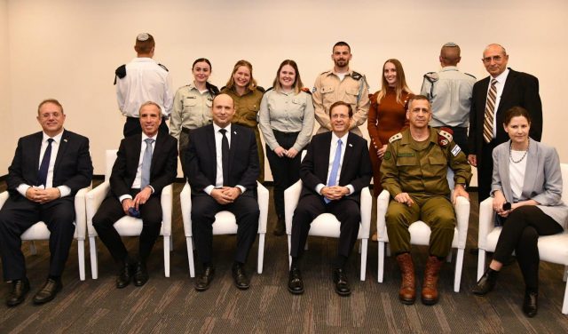 הרמטכ"ל לחיילי קורס נתיב: מצדיע לכם ומחבק אתכם