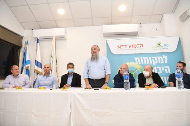 היישוב הראשון בגוש עציון חובר לסיב אופטי