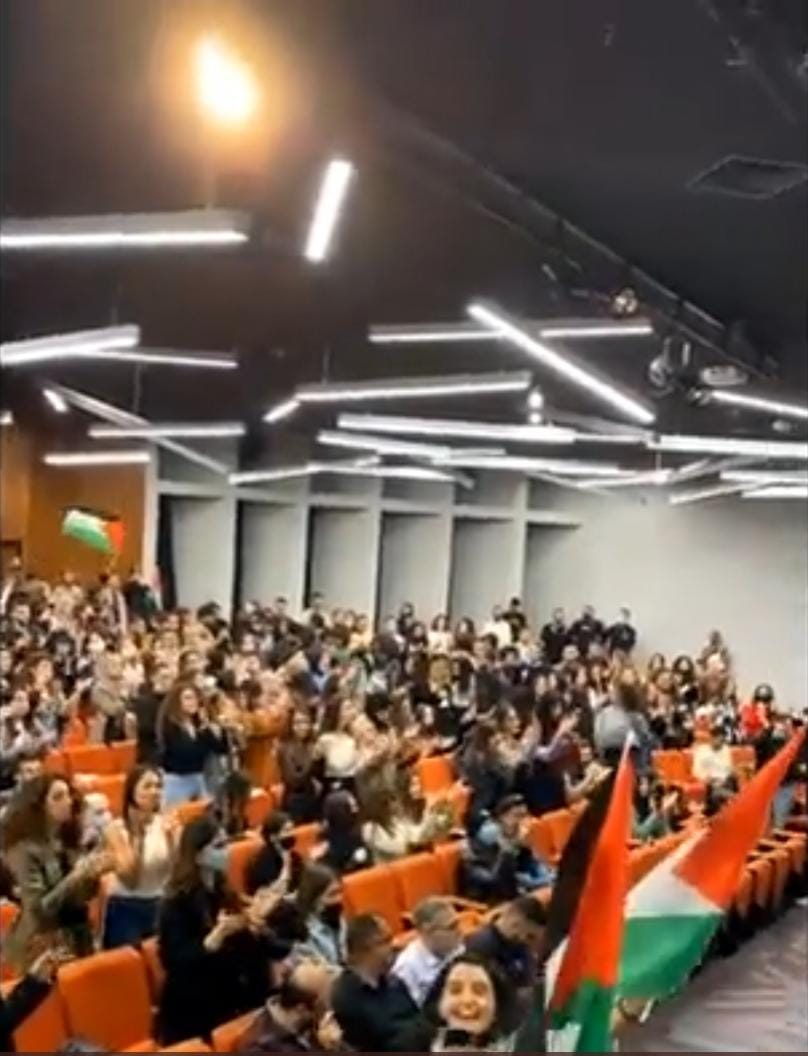 צפו: רוקדים עם דגלי פלסטין בתוך אוניברסיטת תל אביב