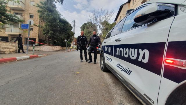 הנערות מעוכבות והחקירה נמשכת. למצולמים אין קשר לנאמר