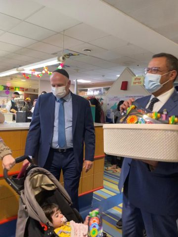 טקס הדלקת נרות מרגש במחלקת הילדים בהדסה
