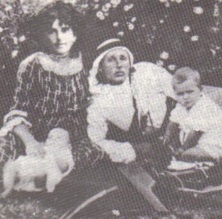 יוסף לישנסקי עם משפחתו בימי 'המגן'