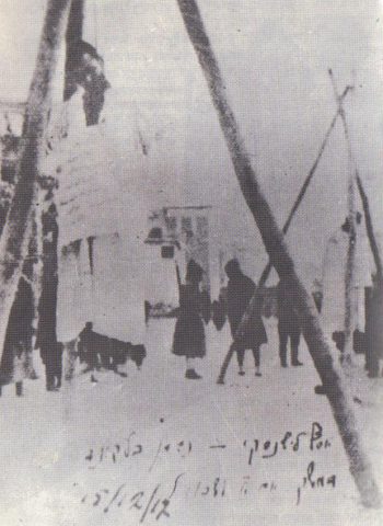 היום בהיסטוריה: העלאת גופותיהם של בלקינד ולישנסקי