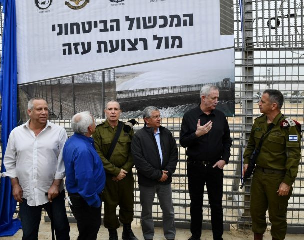 כוכבי, גנץ וראשי משרד הביטחון (אריאל חרמוני משרד הביטחון)