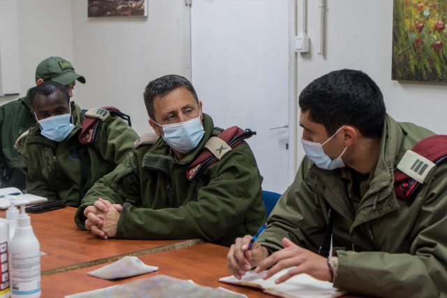 המרדף אחר המחבלים מפיגוע הירי בחומש נמשך