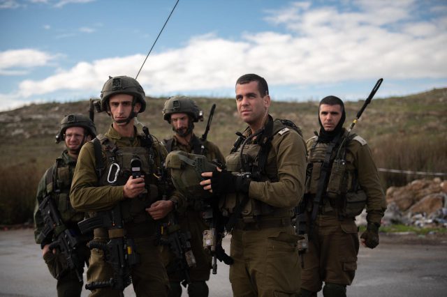 המרדף אחר המחבלים מפיגוע הירי בחומש נמשך