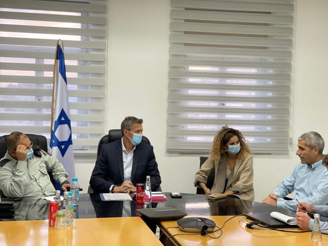 השר הנדל: 'מייצרים ריבונות במעשים מול גל הטרור'