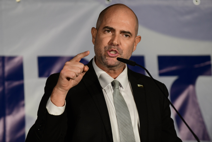 אמיר אוחנה לבר לב: "תשתה מים קרים"