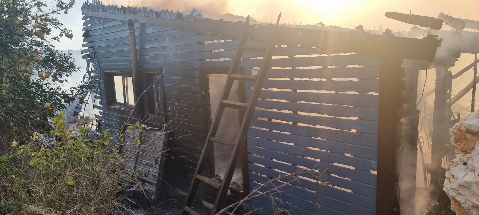 שריפה ביישוב כליל: גבר פונה כשהוא מורדם ומונשם