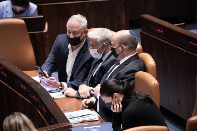סקר: קואליציית בנט-לפיד מתרסקת; נתניהו ממריא