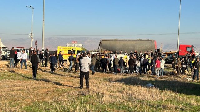 7 הרוגים ו-2 פצועים אנוש בתאונה בין רכב למיניבוס