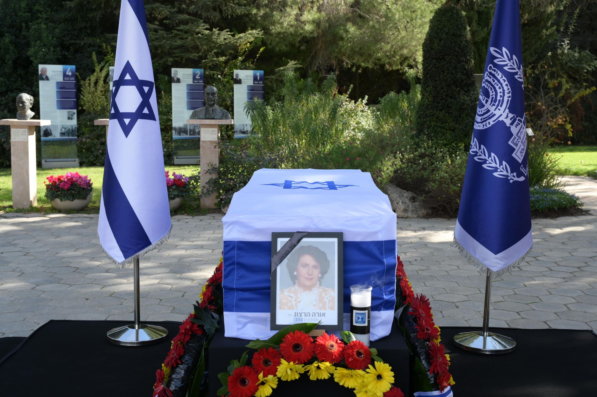 אורה הרצוג הובאה לקבורה: "את כוחנו ומקור השראתנו"