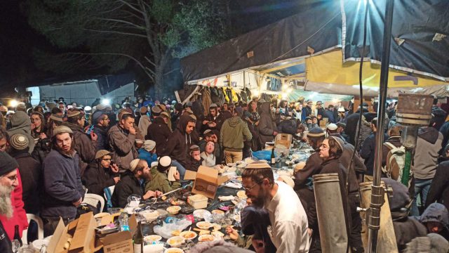 המאבק נמשך: אלפים ערכו סדר ט"ו בשבט בחומש