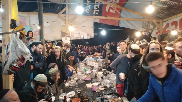 המאבק נמשך: אלפים ערכו סדר ט"ו בשבט בחומש
