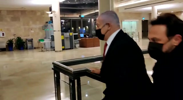 צפו: כך הגיב נתניהו כשנשאל על עסקת הטיעון