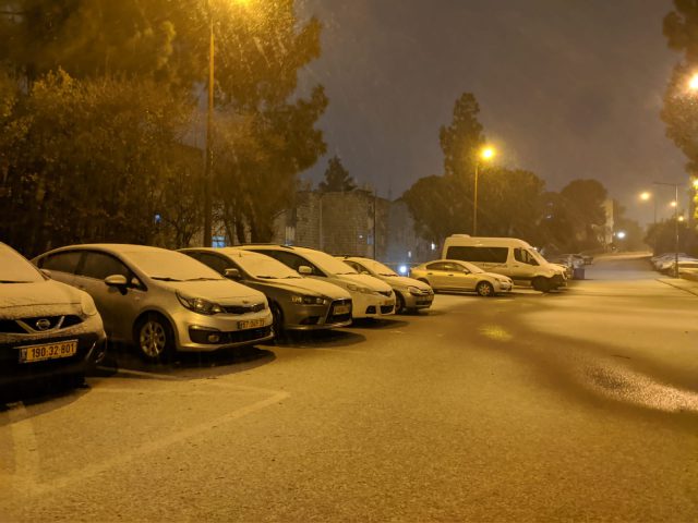 מכוניות מכוסות שלג בגוש עציון