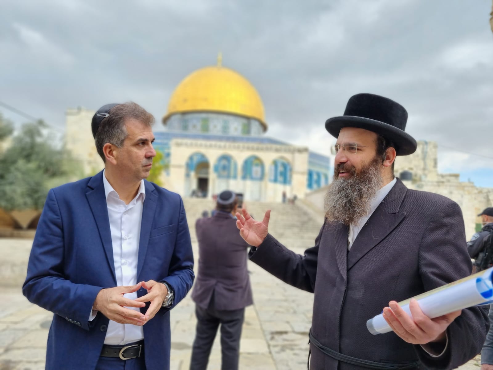 לראשונה: ח"כ הדריך קבוצה גדולה בהר הבית