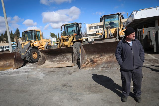 נערכים לשלג: כלים הנדסיים פרוסים בעשרות נקודות