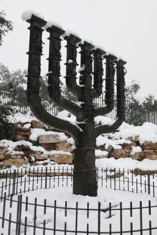 תיעוד מיוחד: הכנסת המושלגת לאורך השנים