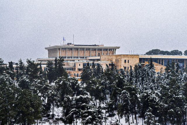 תיעוד מיוחד: הכנסת המושלגת לאורך השנים