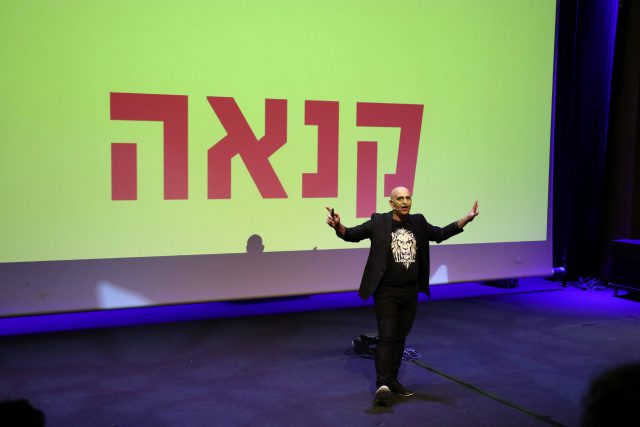 יובל המבולבל במופע החדש