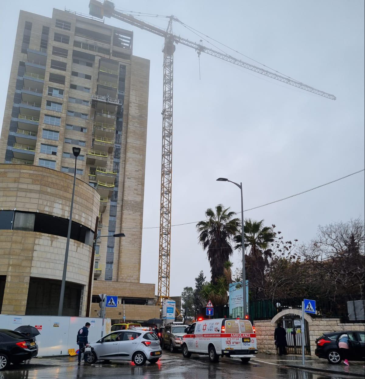 טרגדיה בירושלים: אדם סייר באתר בנייה – ונפל אל מותו