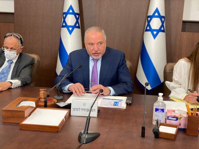 "בכוונתנו להגדיל את העוגה ולחזק את מעמד הביניים"