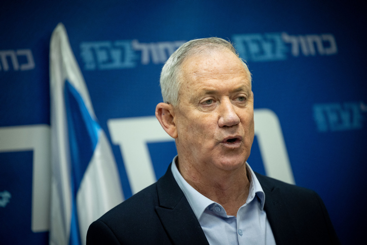 גנץ: "היחס פופוליסטי, מלא בשקרים עד כדי עלילות דם"