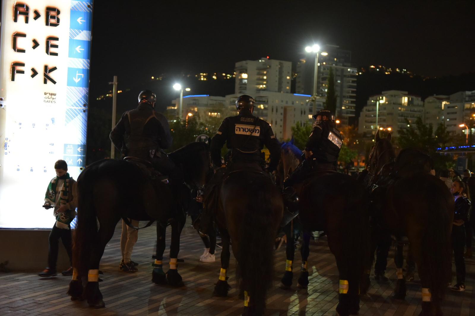 מעצרים בדרבי: רימוני עשן צה"ליים, זיקוקים ואבוקה