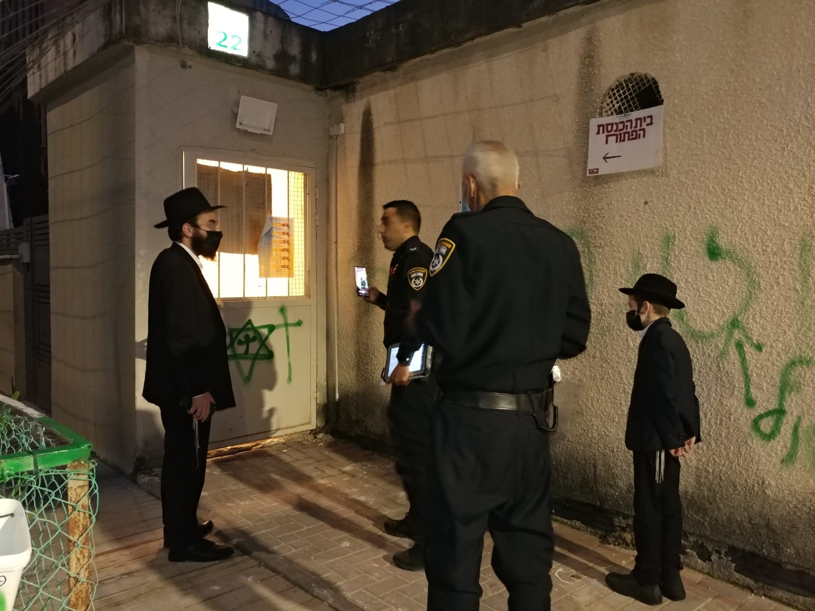 כיתובים אנטישמיים על בית הכנסת החדש במגדל העמק