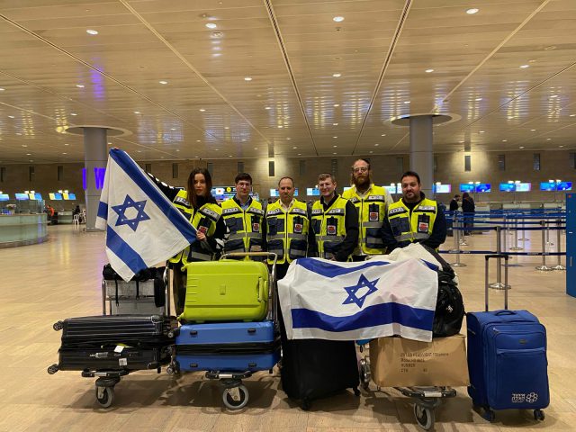 הדוגמנית נטלי דדון בדרכה לאוקראינה