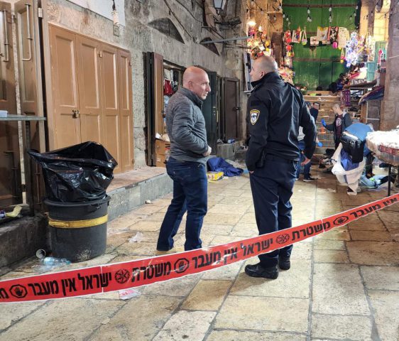 השוטרים בזירת הפיגוע (דוברות המשטרה)