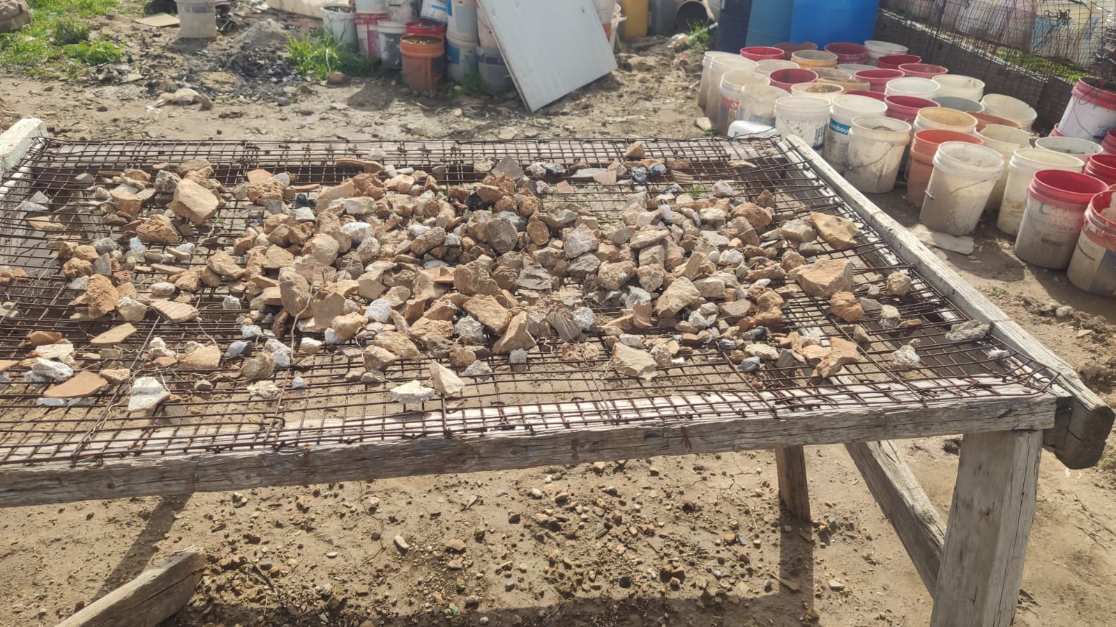 בלי פחד: פלסטינים שודדים ומוחקים אתר היסטורי