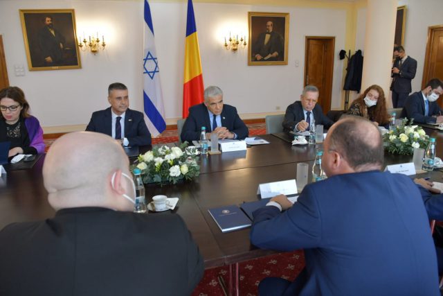 לפיד מגנה את הפלישה הרוסית: "אין לה הצדקה"