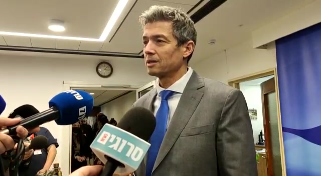 הנדל פליטים