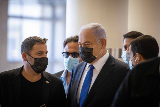 הכוורת של נתניהו. משמאל: כץ, הדובר עופר גולן, נתניהו ונאור יחיא שפרש (יונתן זינדל/פלאש90)