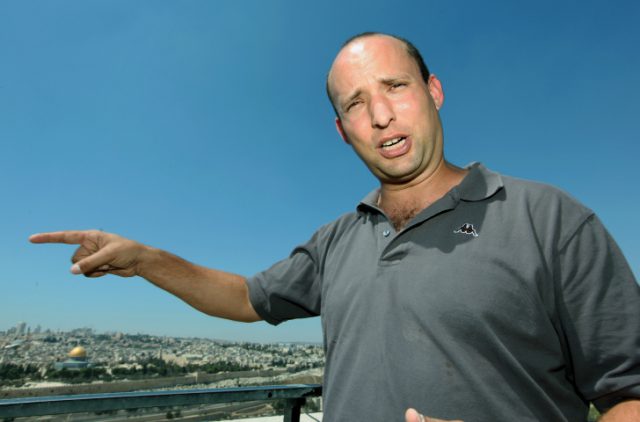 בנט בימיו כמנכ"ל מועצת יש"ע, 2011