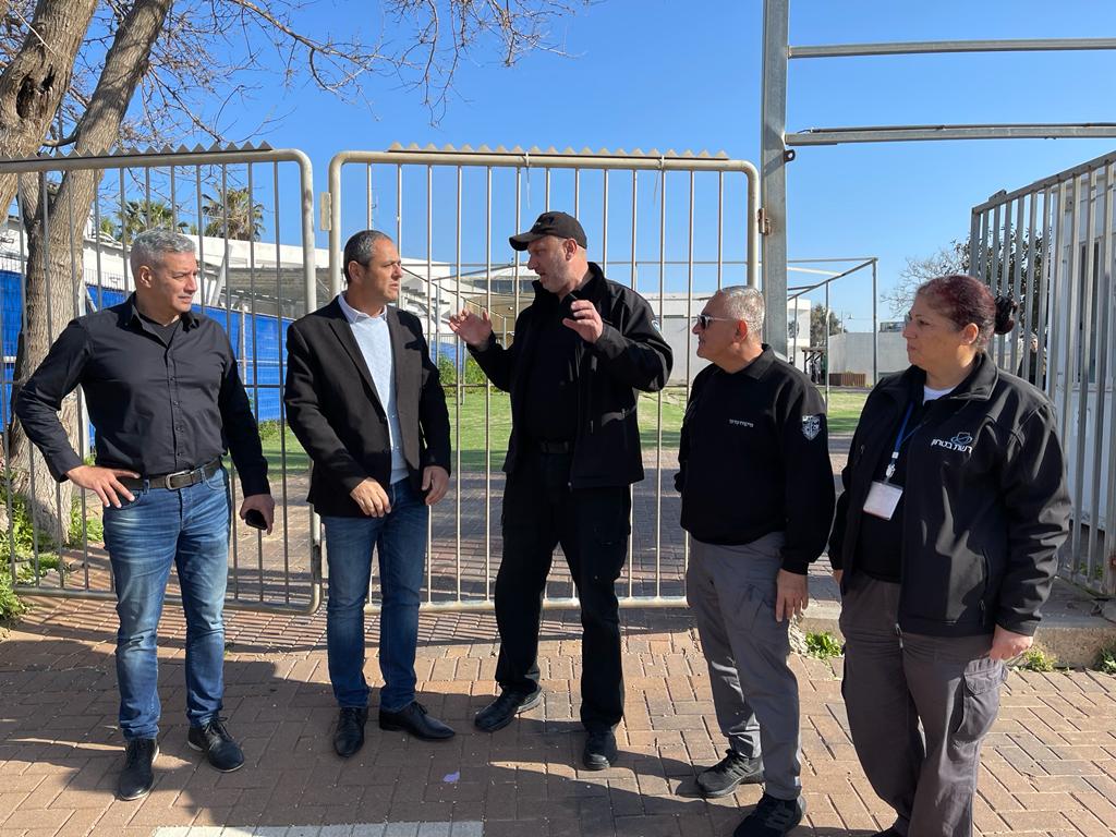 יום אחרי הפיגוע: בחדרה מנסים לחזור לשגרה