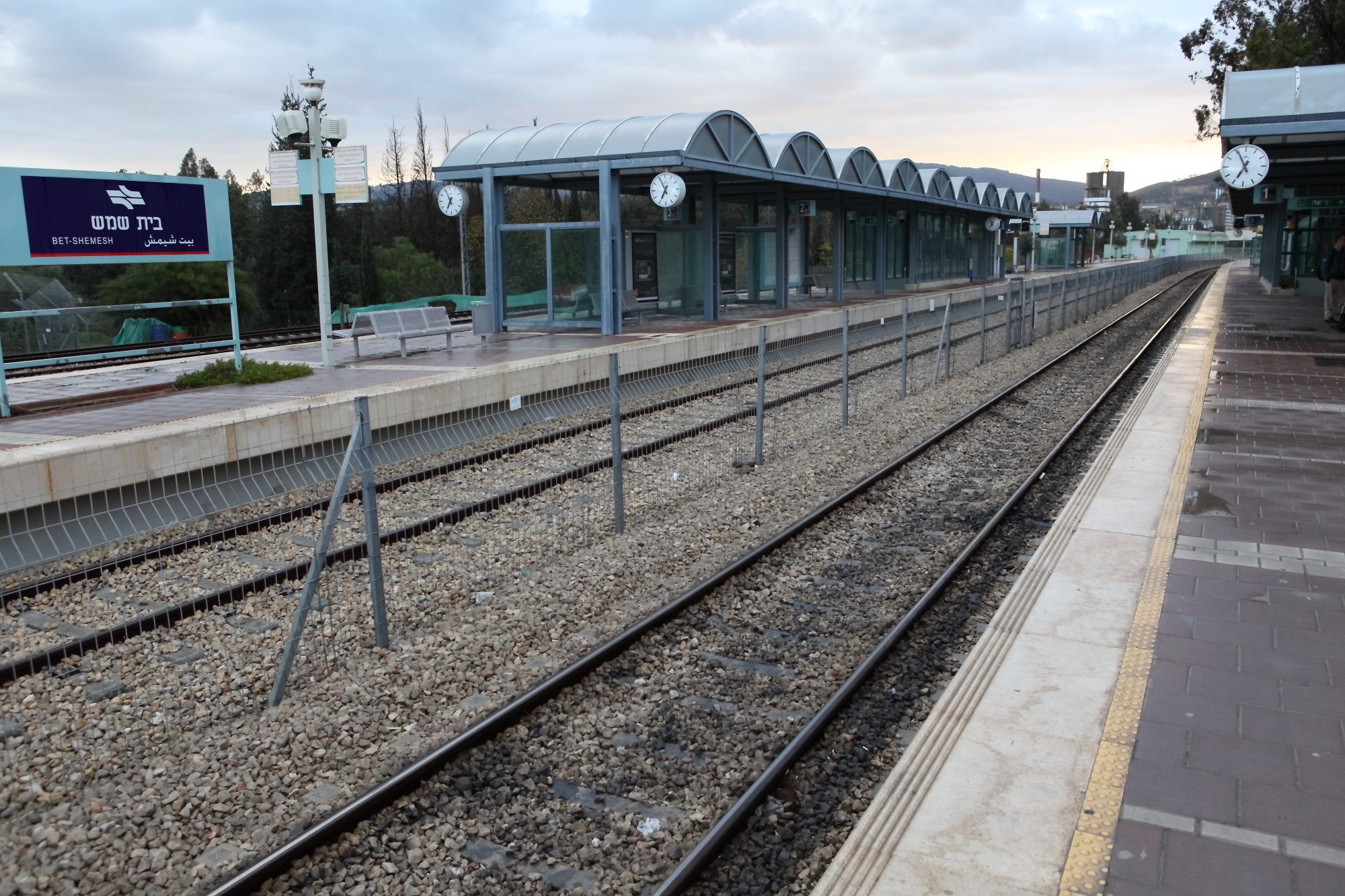 תקלת איתות: תחנות הרכבת שבו לפעילות חוץ מאחת