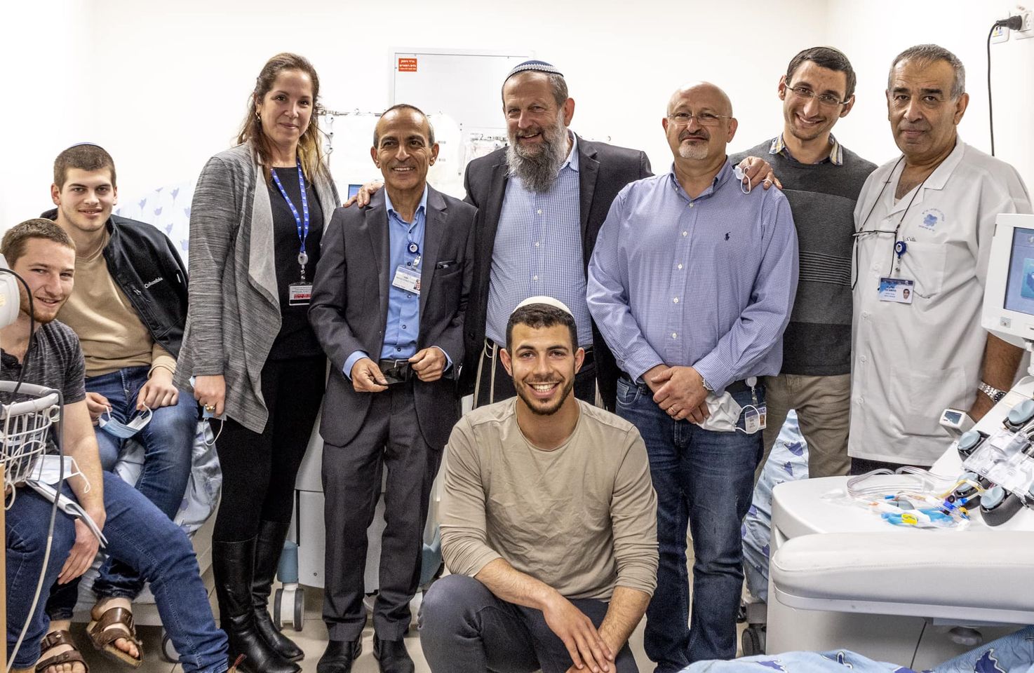 שיאני תורמי הטסיות, עם ראש הישיבה הרב חיים גנץ ופרופ' גמזו