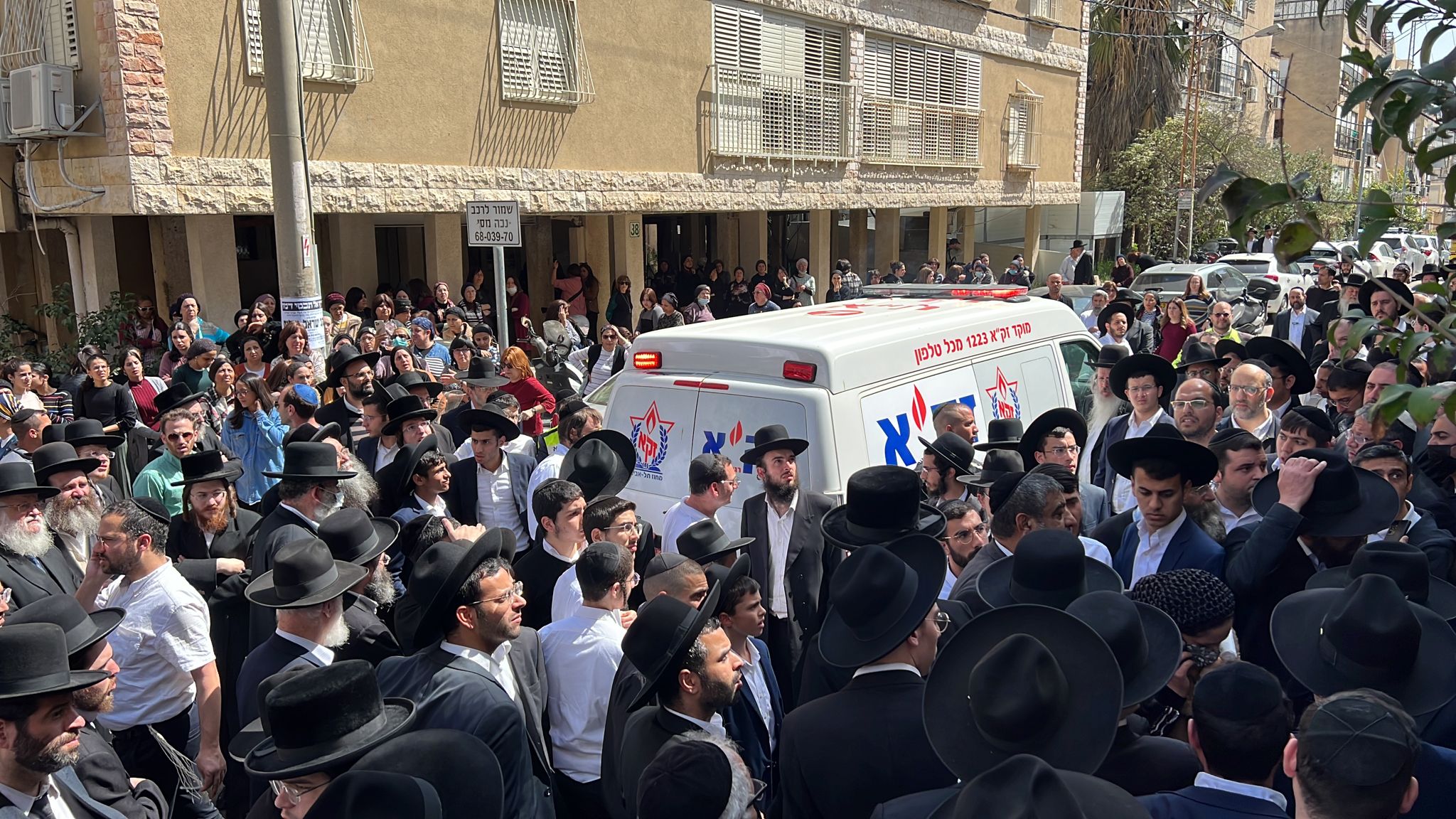 מאות מלווים את יעקב שלום הי"ד, שנרצח בפיגוע