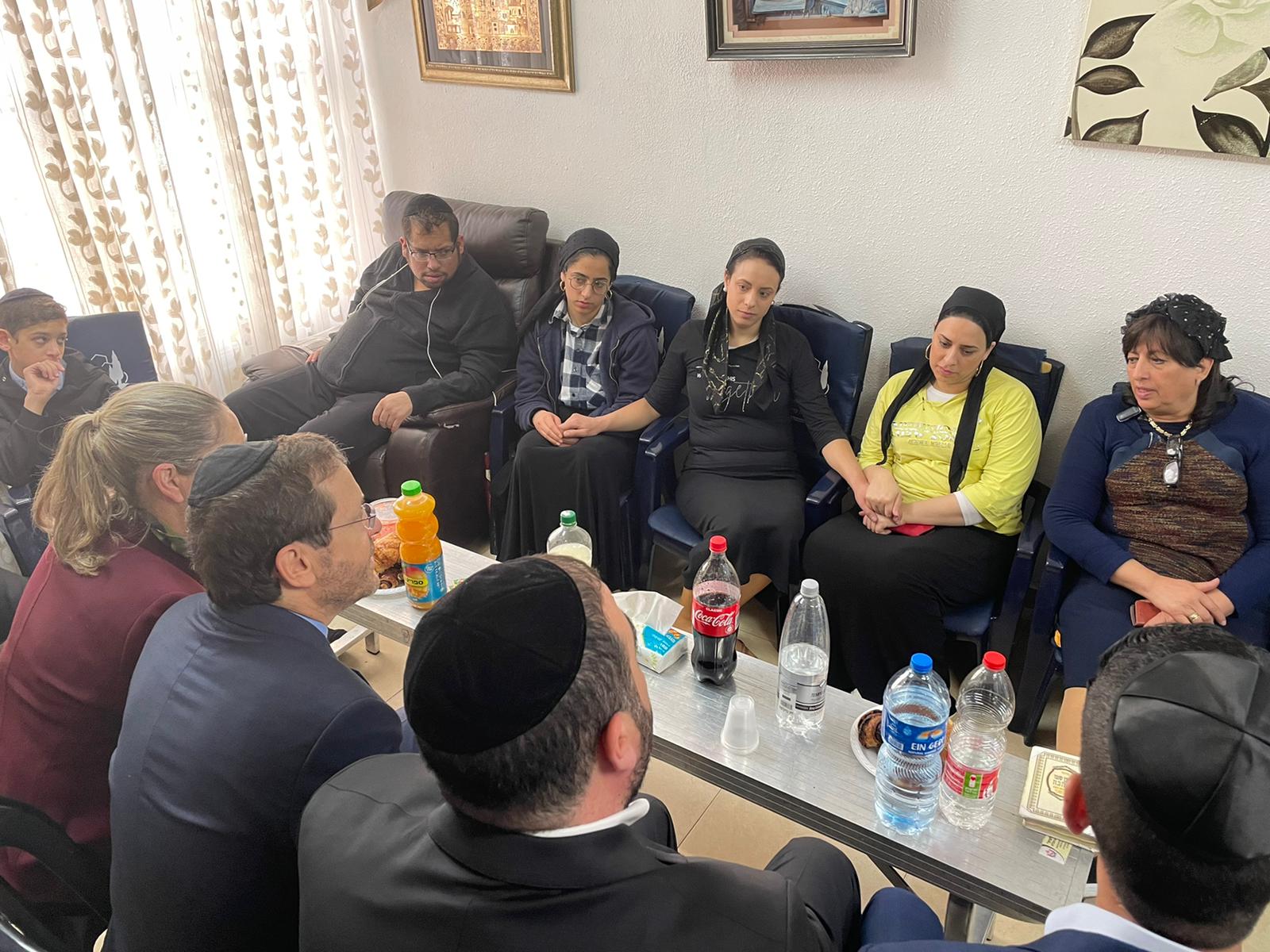 המחווה המרגשת של הנשיא הרצוג למשפחה השכולה