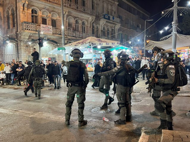 למרות הפיגועים: אושרו הקלות לפלסטינים ברמדאן