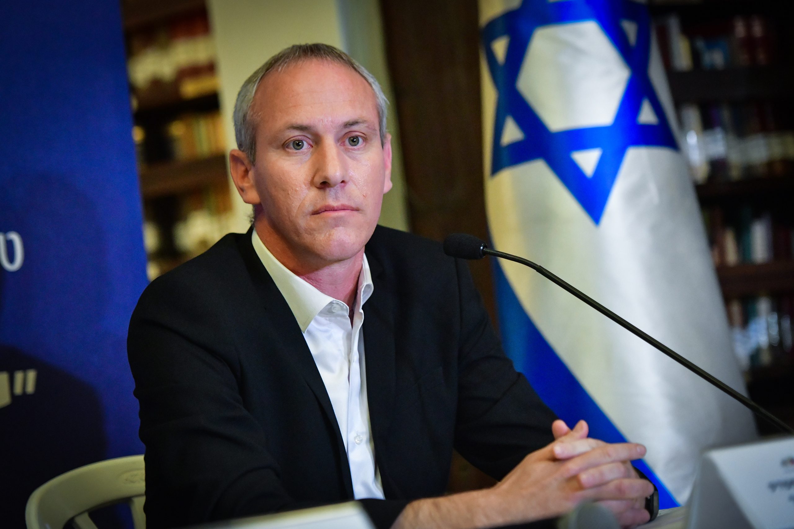 טרופר, סומך על השב"כ