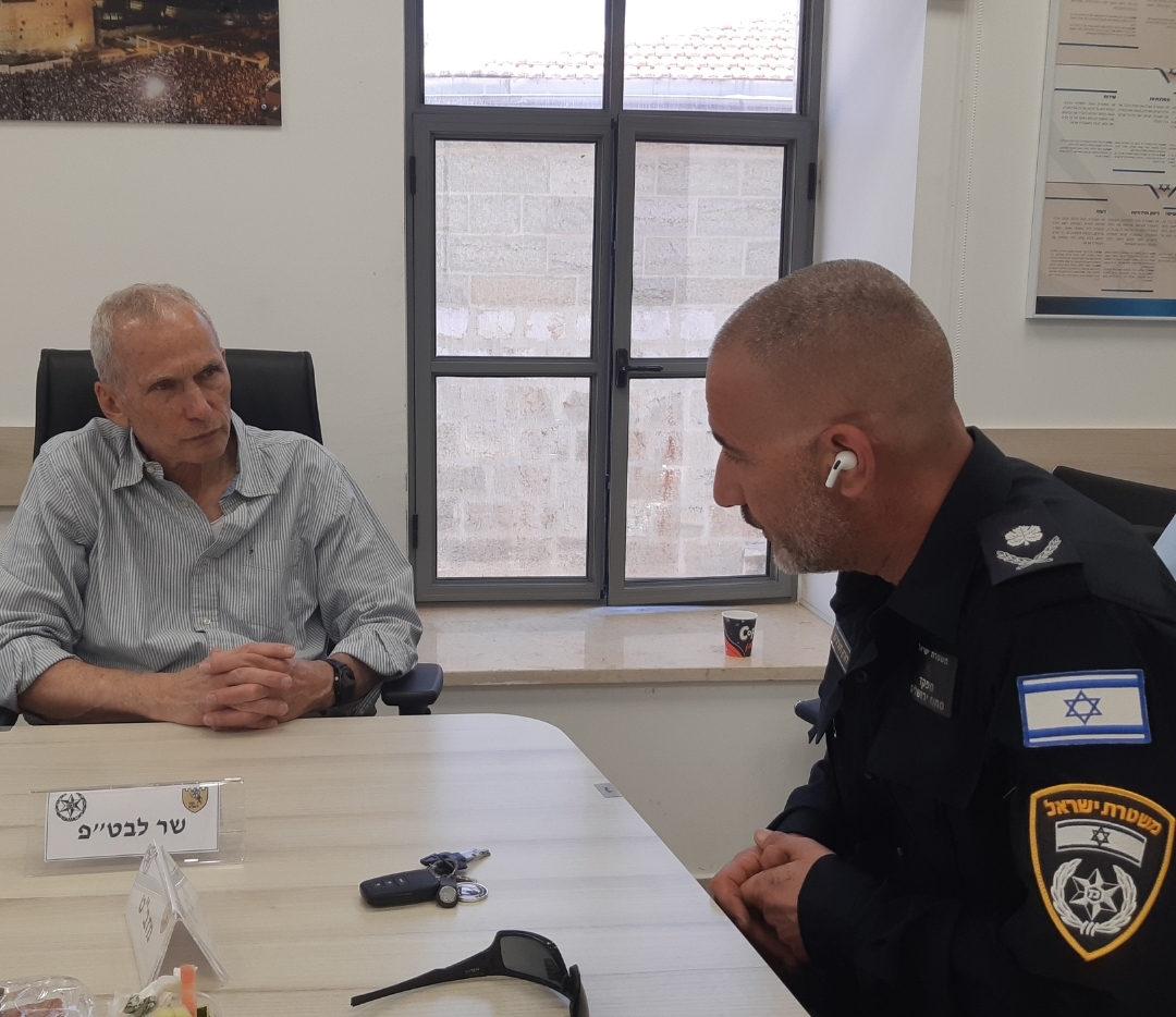 בר לב: למנוע מגורמים מתסיסים להגיע להר הבית