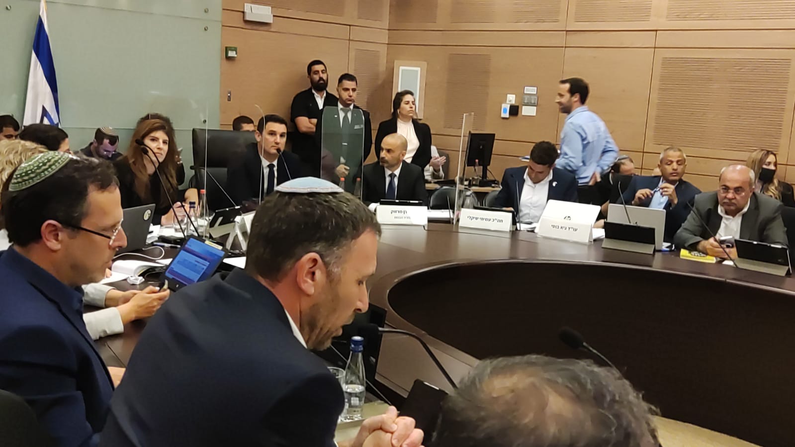 שיקלי טוען: "מתבצע פה זיהום של ההליך הדמוקרטי"