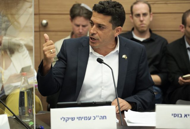 שיקלי בדיון