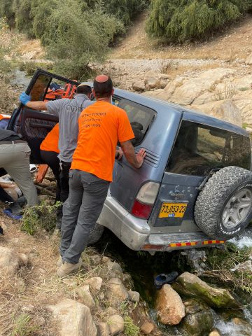 הרכב שהתהפך (יחלצ מגילות)