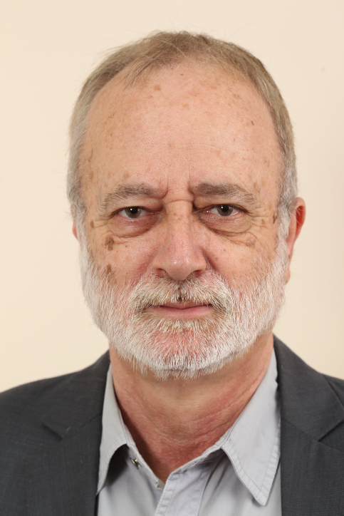 "אבא היה בוכה מתוך השינה ביידיש, אני הייתי מתחבא"
