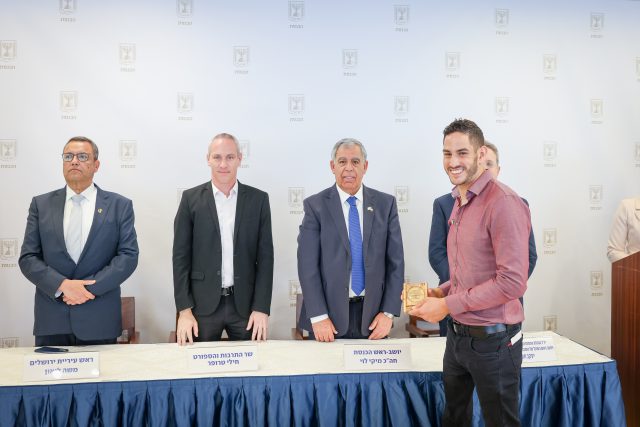 עשהאל שבו בטקס